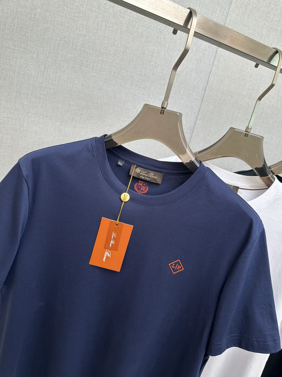 LP ss Spring and Summer New Arrival first counter New Arrival short-sleeved round neck T-shirt Premium customized design avant-garde and fashionable! Soft to the touch. Comfortable to wear. Exquisite counter-level stitching. Exquisite workmanship. The upper body effect is incomparably handsome! A must-have item for a stylish man! Sizes: M—3XL